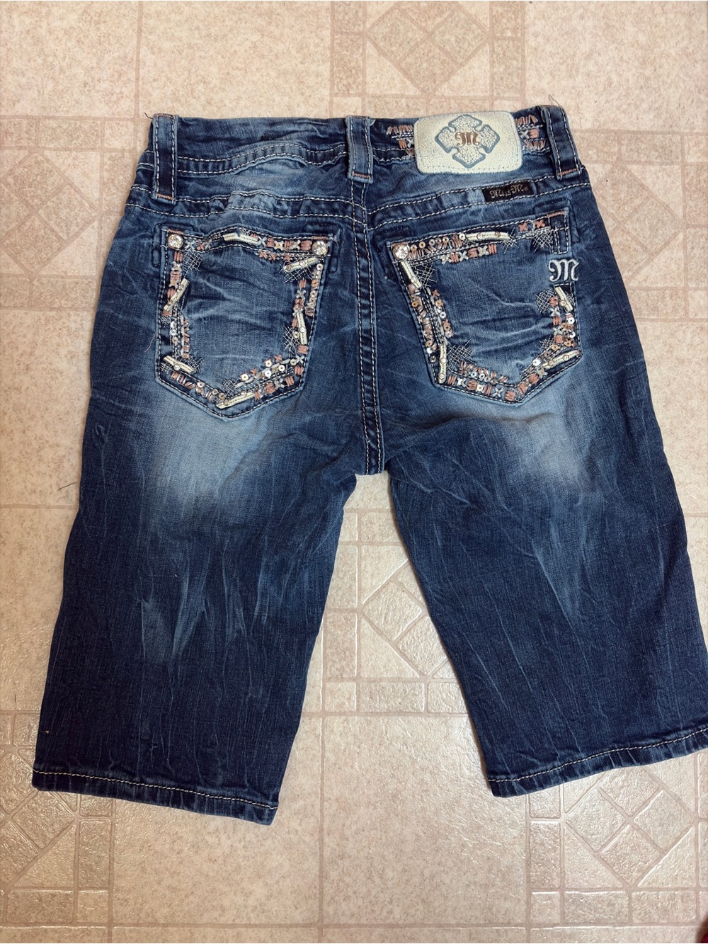 Miss Me Jean Shorts Women’s Curvy Mid-Rise Bermuda Jorts Size 25 10” Bling Y2K - Picture 3 of 16